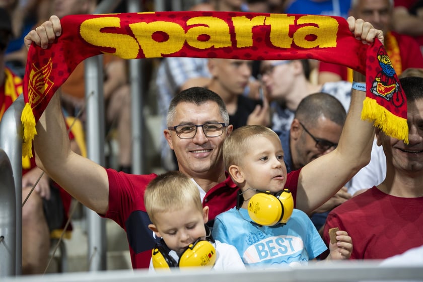 Kibice podczas meczu Betard Sparta Wrocław - GKM Grudziądz na Stadionie Olimpijskim