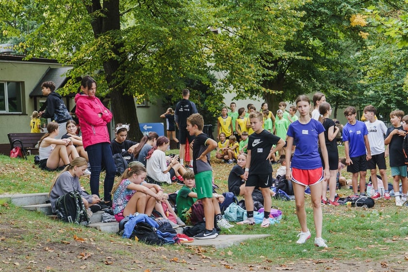 11 września uczniowie na sportowo zainaugurowali rok szkolny 2024/2025. Na Morskim Oku wzięli udział w Mistrzostwach Wrocławia w Indywidualnych Biegach Przełajowych.