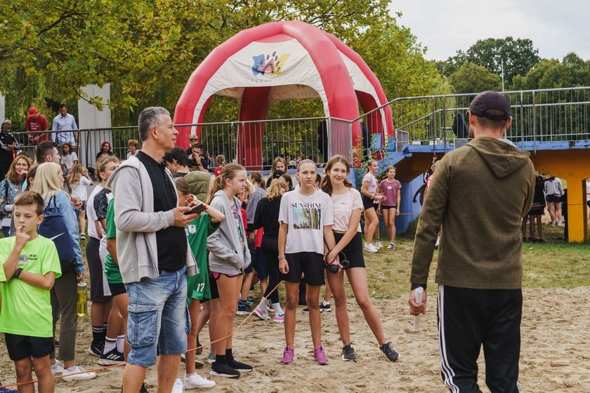 11 września uczniowie na sportowo zainaugurowali rok szkolny 2024/2025. Na Morskim Oku wzięli udział w Mistrzostwach Wrocławia w Indywidualnych Biegach Przełajowych.