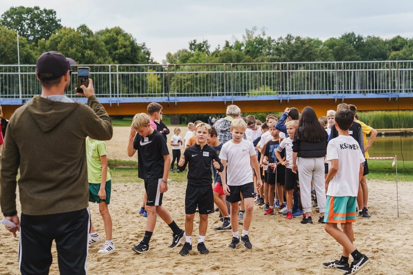 11 września uczniowie na sportowo zainaugurowali rok szkolny 2024/2025. Na Morskim Oku wzięli udział w Mistrzostwach Wrocławia w Indywidualnych Biegach Przełajowych.