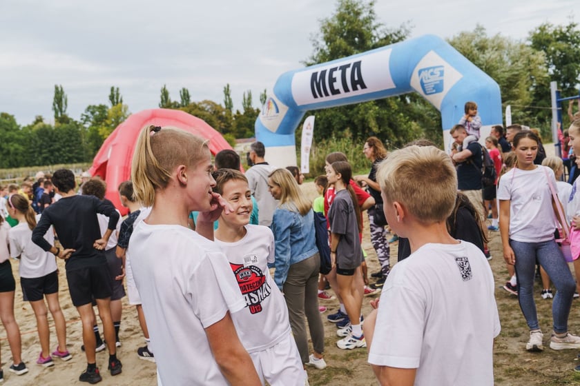 11 września uczniowie na sportowo zainaugurowali rok szkolny 2024/2025. Na Morskim Oku wzięli udział w Mistrzostwach Wrocławia w Indywidualnych Biegach Przełajowych.