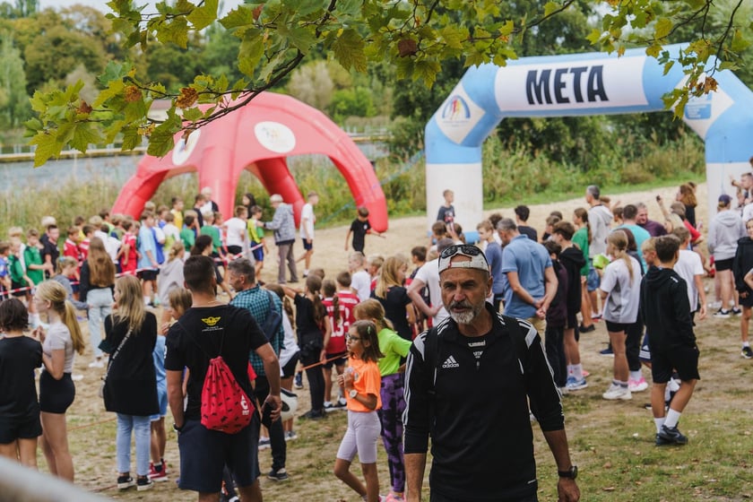 11 września uczniowie na sportowo zainaugurowali rok szkolny 2024/2025. Na Morskim Oku wzięli udział w Mistrzostwach Wrocławia w Indywidualnych Biegach Przełajowych.