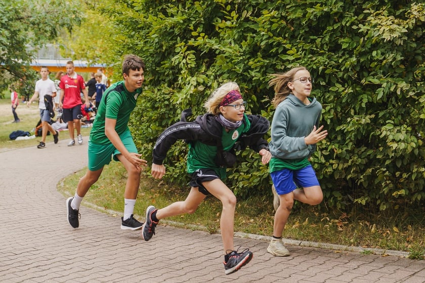 11 września uczniowie na sportowo zainaugurowali rok szkolny 2024/2025. Na Morskim Oku wzięli udział w Mistrzostwach Wrocławia w Indywidualnych Biegach Przełajowych.