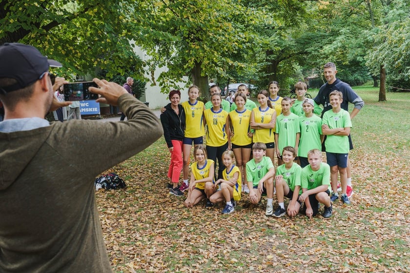 11 września uczniowie na sportowo zainaugurowali rok szkolny 2024/2025. Na Morskim Oku wzięli udział w Mistrzostwach Wrocławia w Indywidualnych Biegach Przełajowych.