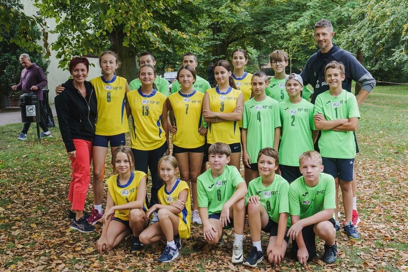 11 września uczniowie na sportowo zainaugurowali rok szkolny 2024/2025. Na Morskim Oku wzięli udział w Mistrzostwach Wrocławia w Indywidualnych Biegach Przełajowych.