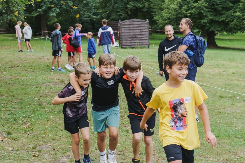 11 września uczniowie na sportowo zainaugurowali rok szkolny 2024/2025. Na Morskim Oku wzięli udział w Mistrzostwach Wrocławia w Indywidualnych Biegach Przełajowych.