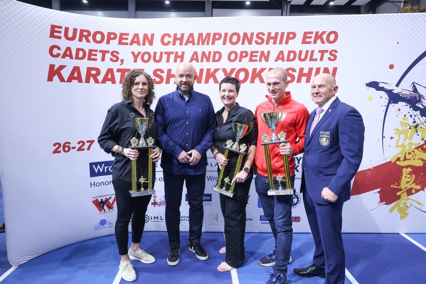 Mistrzostwa Europy w karate we Wrocławiu. Drugi od lewej prezydent Wrocławia Jacek Sutryk