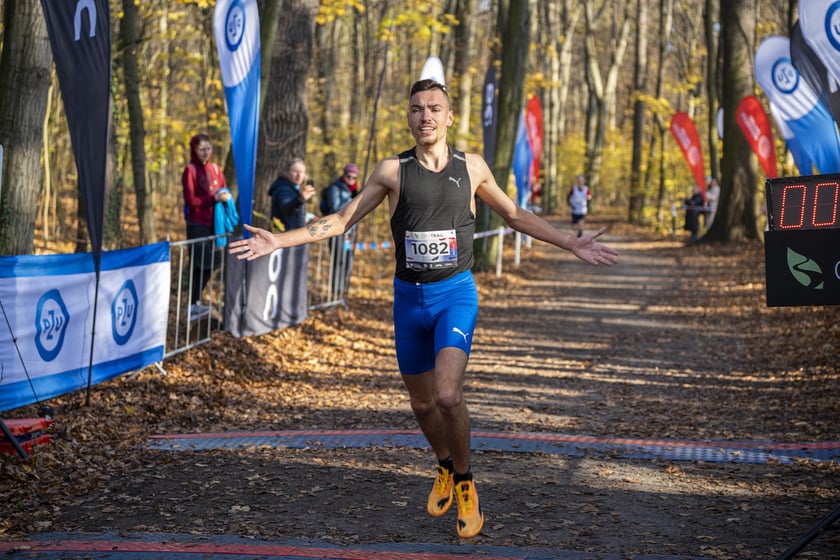 Bieg CITY TRAIL w Lesie Osobowickim we Wrocławiu. Zdjęcia biegaczy