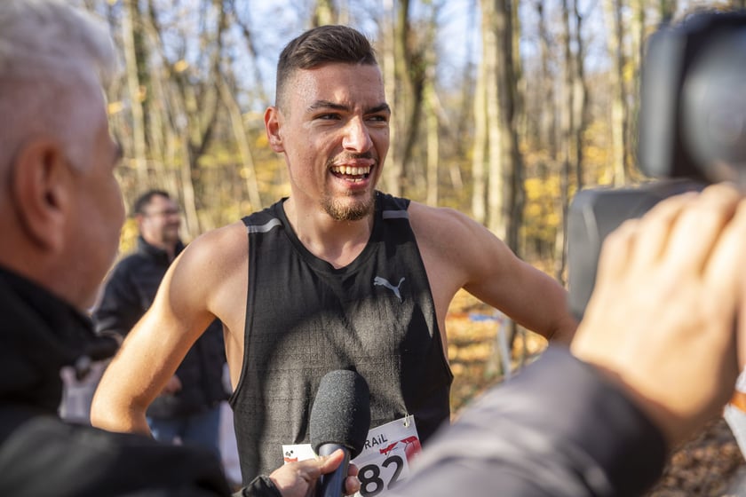 Bieg CITY TRAIL w Lesie Osobowickim we Wrocławiu. Zdjęcia biegaczy