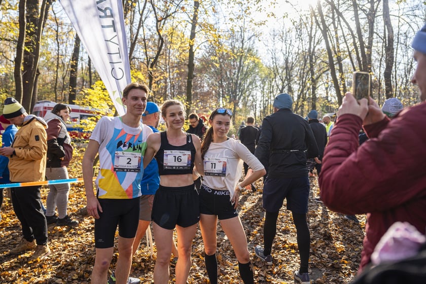 Bieg CITY TRAIL w Lesie Osobowickim we Wrocławiu. Zdjęcia biegaczy