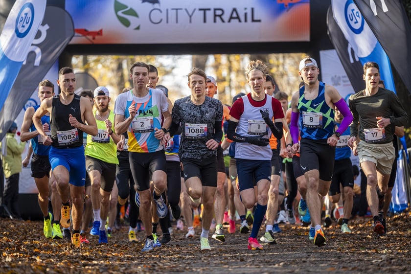 Bieg CITY TRAIL w Lesie Osobowickim we Wrocławiu. Zdjęcia biegaczy