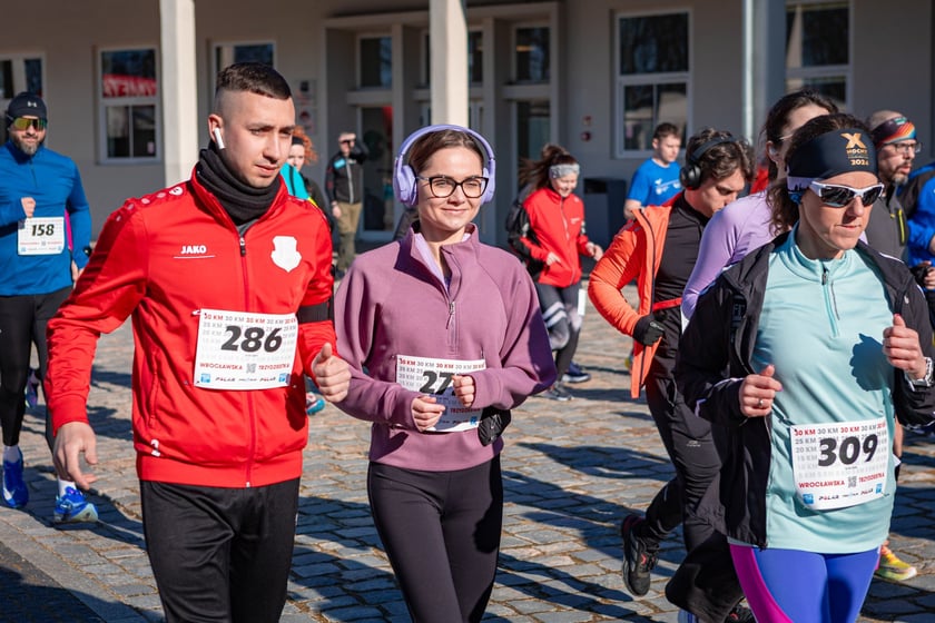 Wrocławska Trzydziestka - zdjęcia uczestników biegu na Stadionie Olimpijskim - 16 marca 2025 r.