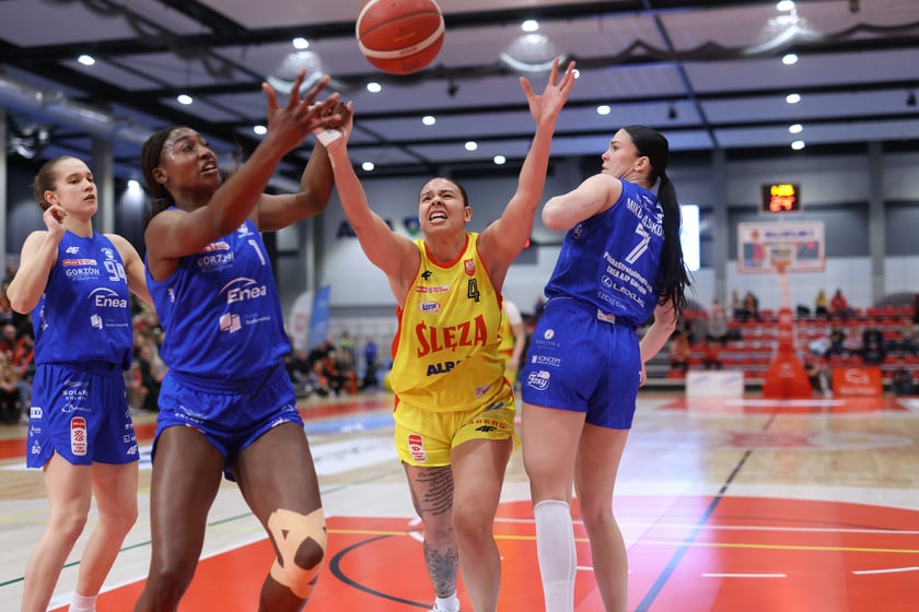 Mecz koszykówki kobiet Śleza Wroclaw vs. Gorzów Wielkopolski stoczony 26.03.2025 we Wrocławiu