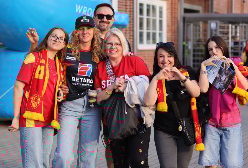 Mecz Sparta - Falubaz. Inauguracja sezonu PGE Ekstraligi we Wrocławiu