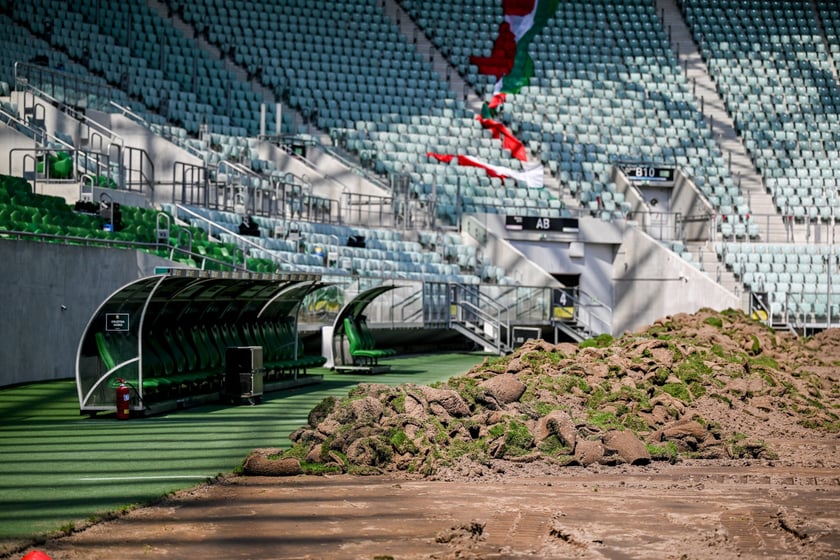 Wymiana murawy na stadionie Tarczyński Arena we Wrocławiu