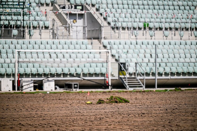 Wymiana murawy na stadionie Tarczyński Arena we Wrocławiu