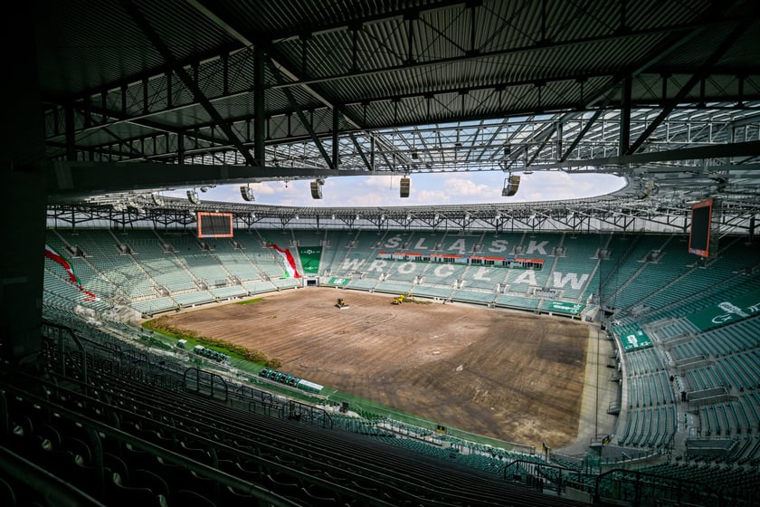 Wymiana murawy na stadionie Tarczyński Arena we Wrocławiu