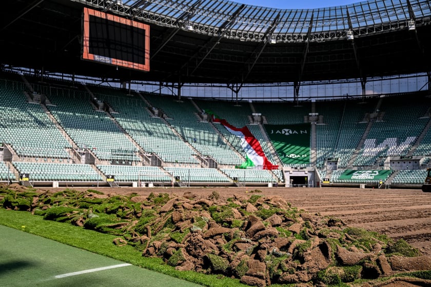 Wymiana murawy na stadionie Tarczyński Arena we Wrocławiu