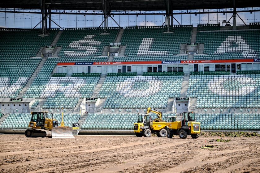 Wymiana murawy na stadionie Tarczyński Arena we Wrocławiu