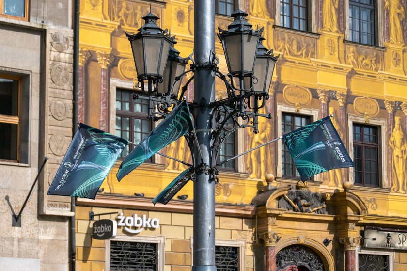 Dekoracje na finał Ligi Konferencji we Wrocławiu