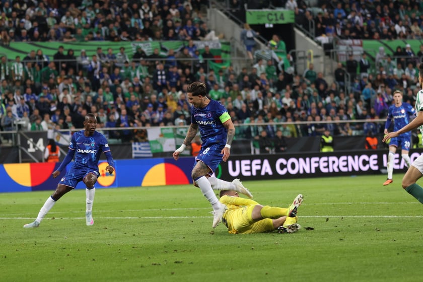 Finał Ligi Konferencji we Wrocławiu - piłkarze Chelsea i Realu Betis podczas meczu