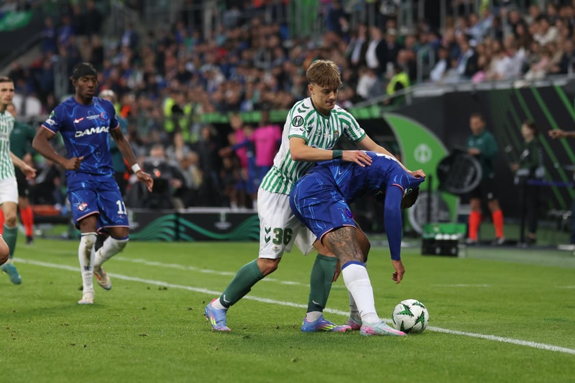 Finał Ligi Konferencji we Wrocławiu - piłkarze Chelsea i Realu Betis podczas meczu