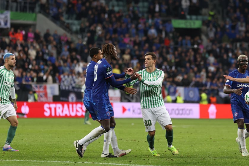 Finał Ligi Konferencji we Wrocławiu - piłkarze Chelsea i Realu Betis podczas meczu