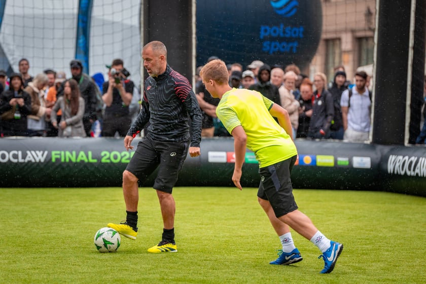 Pokazowy mecz w strefie Fan Festival w rynku, 28 maja 2025