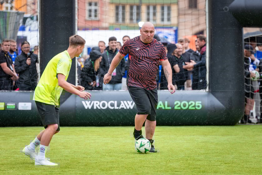 Pokazowy mecz w strefie Fan Festival w rynku, 28 maja 2025
