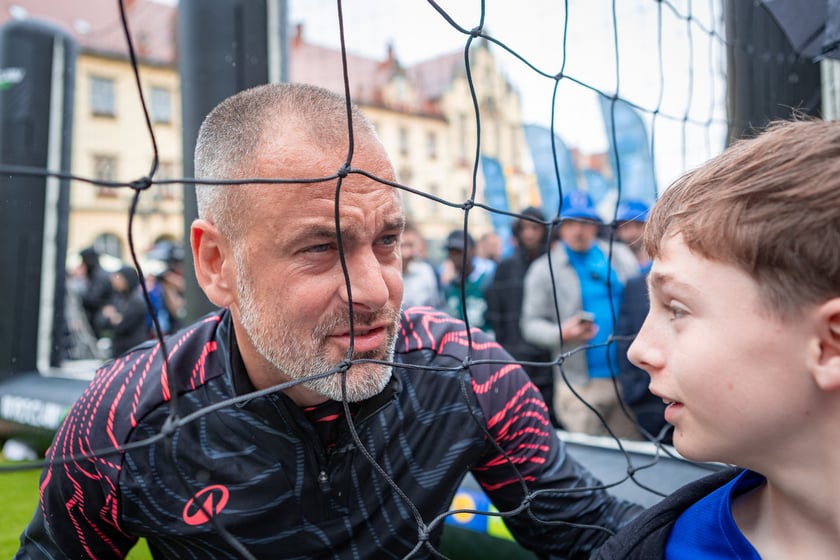 Pokazowy mecz w strefie Fan Festival w rynku, 28 maja 2025