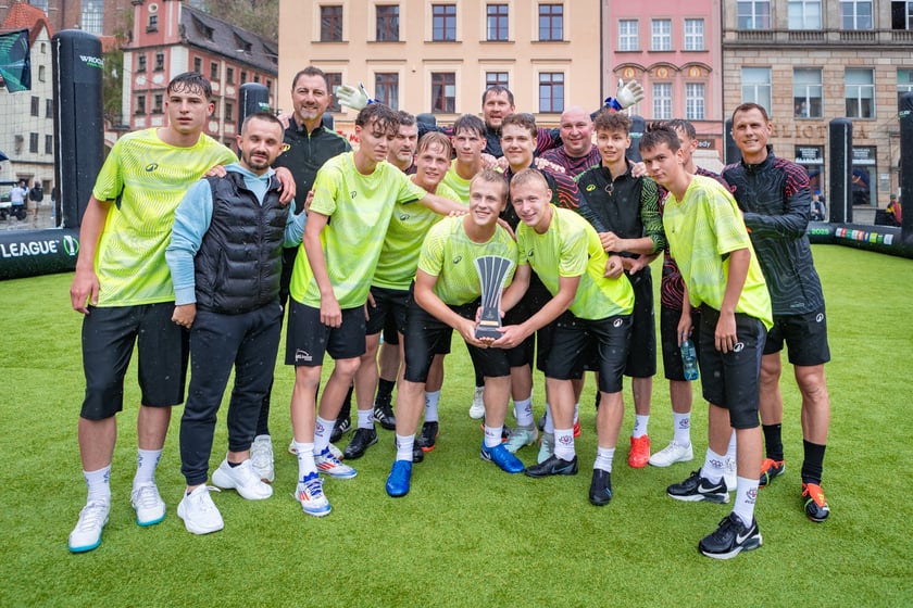 Pokazowy mecz w strefie Fan Festival w rynku, 28 maja 2025