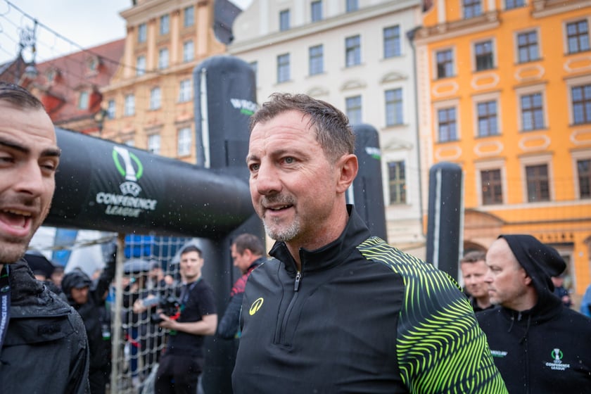 Pokazowy mecz w strefie Fan Festival w rynku, 28 maja 2025