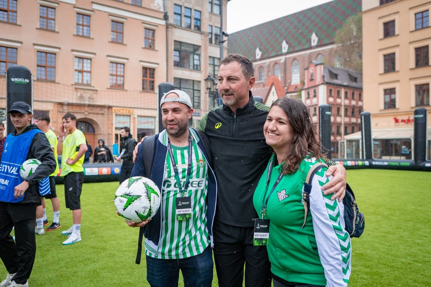 Pokazowy mecz w strefie Fan Festival w rynku, 28 maja 2025