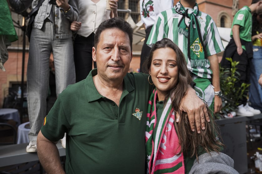 Kibice Realu Betis w strefie na Rynku kilka godzin przed finałem Ligi Konferencji