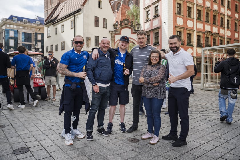 Kibice Realu Betis w strefie na Rynku kilka godzin przed finałem Ligi Konferencji