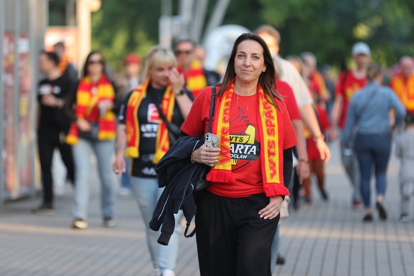 Kibice przed Stadionem Olimpijskim przed meczem Betard Sparta Wrocław - Włókniarz Częstochowa - 30 maja 2025 r.