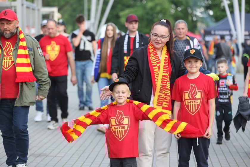 Kibice przed Stadionem Olimpijskim przed meczem Betard Sparta Wrocław - Włókniarz Częstochowa - 30 maja 2025 r.