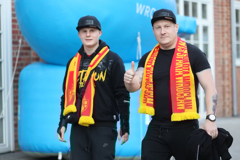 Kibice przed Stadionem Olimpijskim przed meczem Betard Sparta Wrocław - Włókniarz Częstochowa - 30 maja 2025 r.