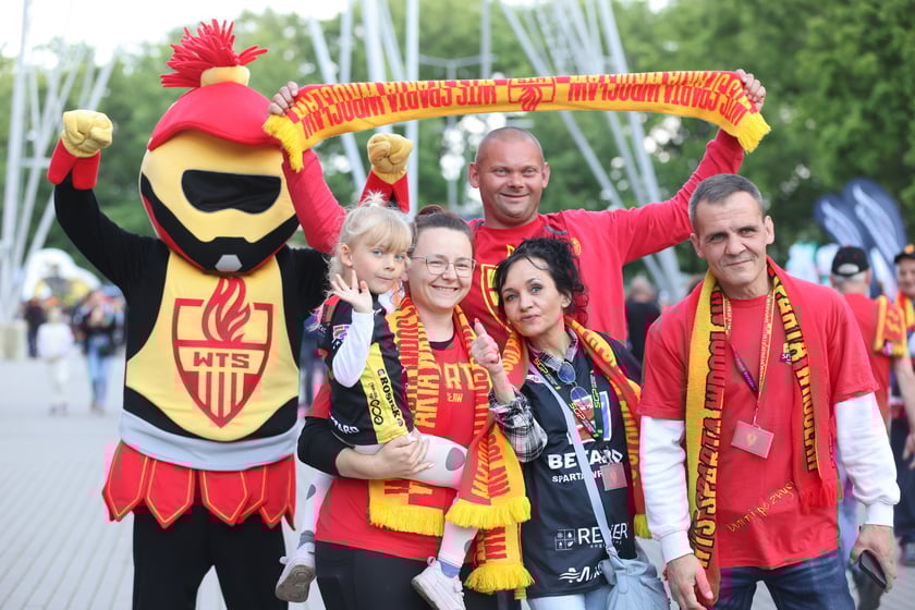 Kibice przed Stadionem Olimpijskim przed meczem Betard Sparta Wrocław - Włókniarz Częstochowa - 30 maja 2025 r.