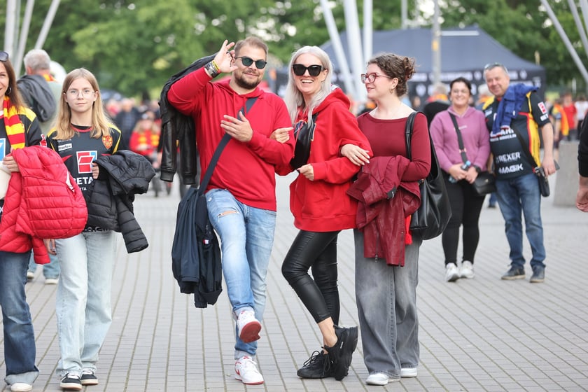 Kibice przed Stadionem Olimpijskim przed meczem Betard Sparta Wrocław - Włókniarz Częstochowa - 30 maja 2025 r.