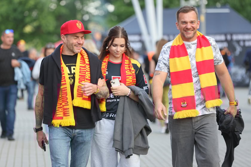 Kibice przed Stadionem Olimpijskim przed meczem Betard Sparta Wrocław - Włókniarz Częstochowa - 30 maja 2025 r.