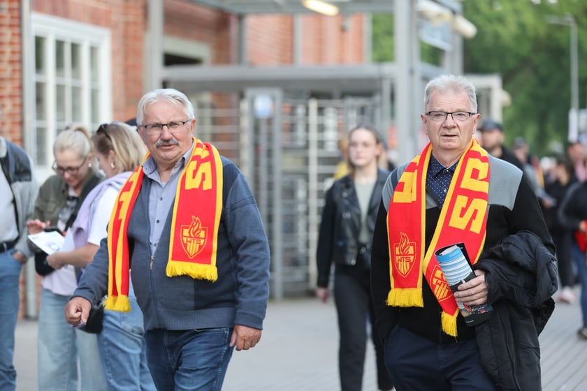 Kibice przed Stadionem Olimpijskim przed meczem Betard Sparta Wrocław - Włókniarz Częstochowa - 30 maja 2025 r.