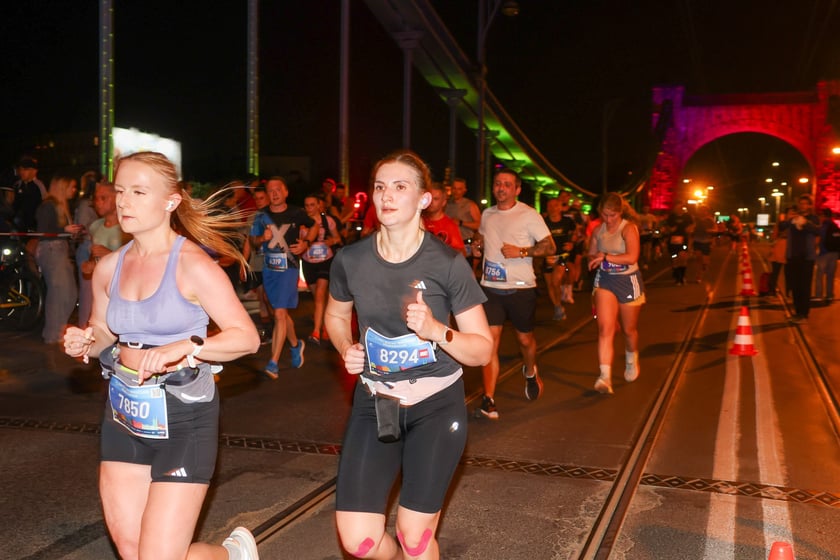 11. PKO Nocny Wrocław Półmaraton - zdjęcia biegaczy