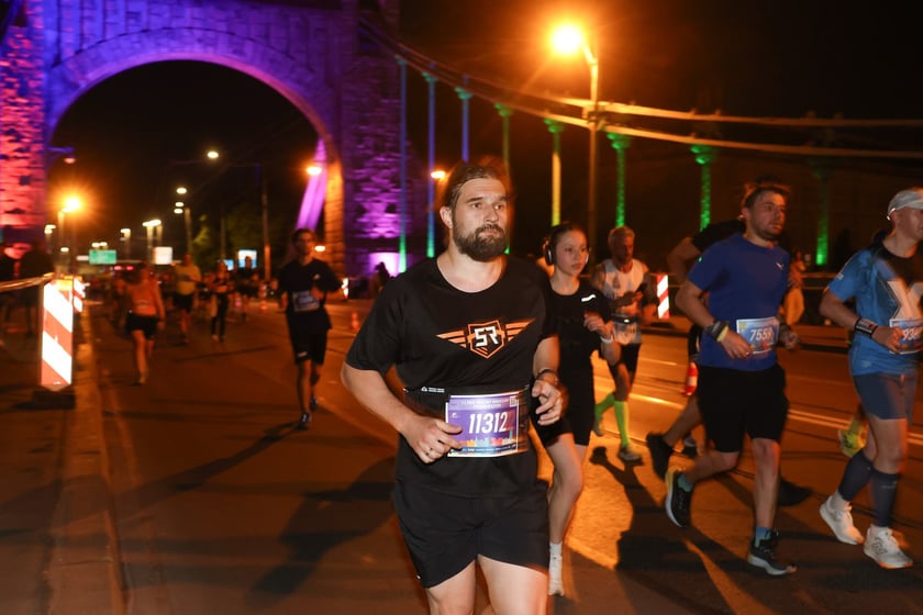 11. PKO Nocny Wrocław Półmaraton - zdjęcia biegaczy