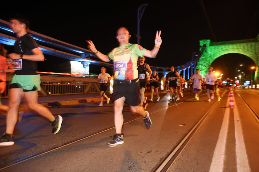 11. PKO Nocny Wrocław Półmaraton - zdjęcia biegaczy