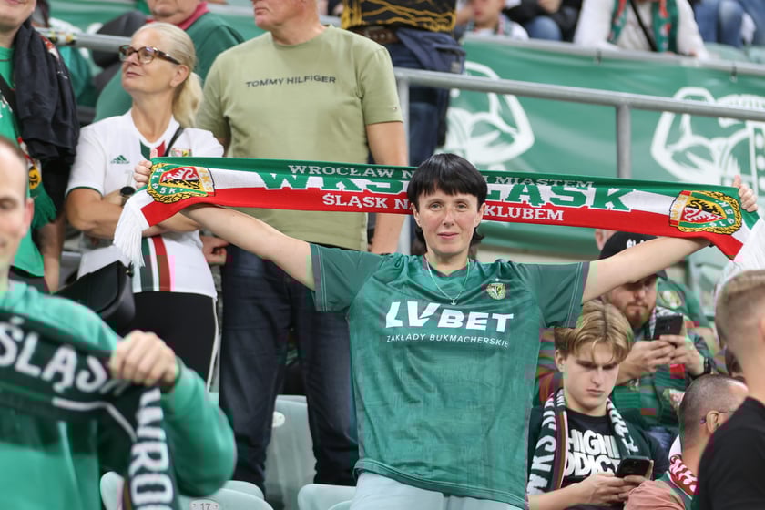 Kibice na Tarczyński Arena na meczu Śląska Wrocław z Miedzią Legnica