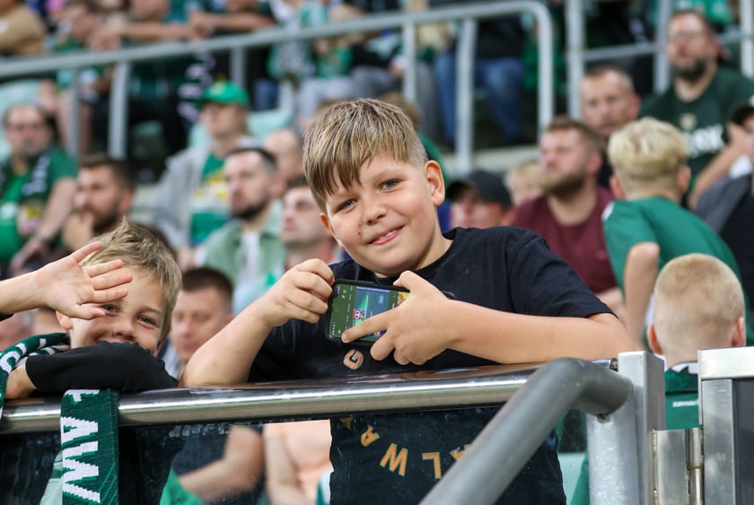 Kibice na Tarczyński Arena na meczu Śląska Wrocław z Miedzią Legnica