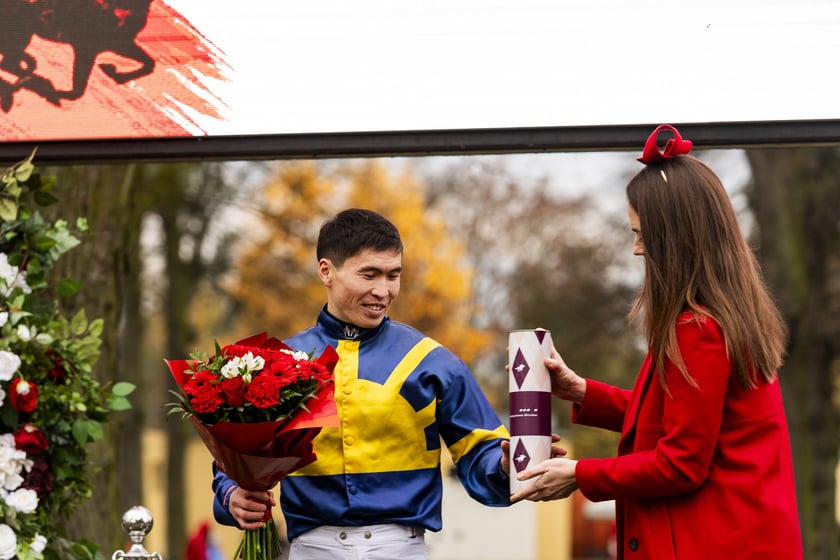 Ostatni dzień wyścigowy 11 listopada na wrocławskich Partynicach