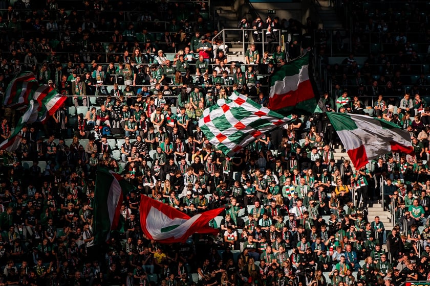 Powiększ obraz: Kibice podczas meczu Śląska Wrocław na Tarczyński Arena