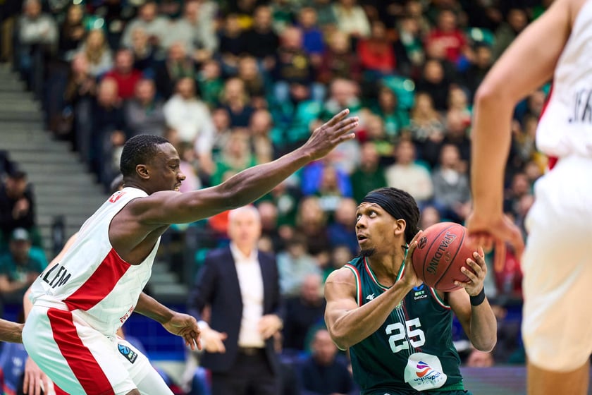 Powiększ obraz: Mecz koszykówki Śląsk Wrocław - Hapoel Midtown Jerozolima 6 stycznia w hali Orbita.